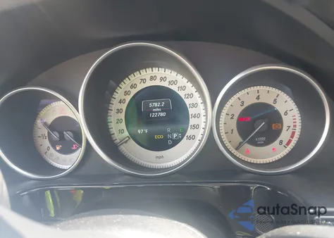 2014 Mercedes-Benz E 550 4Matic z USA, uszkodzony, nr VIN WDDHF9BB9EA940471